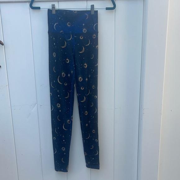 Beach Riot Piper Leggings in Celestial Blue and Gold - Picture 4 of 5